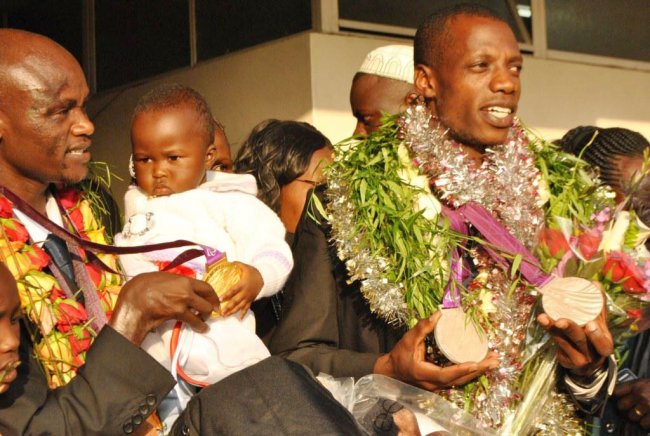 Gold medalist Abraham Tarbei(holding his daughter) and David Korir the doble silver winner.(Photo by Shutterspeed)
